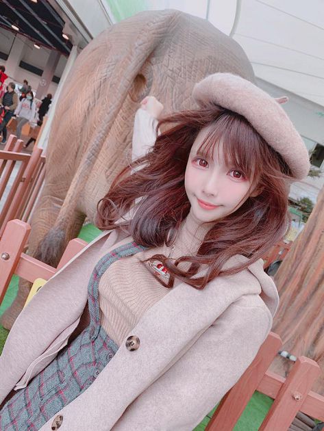 尺度無極限！超兇實況主「側乳全溢出」狂吸粉絲朝聖：太強大