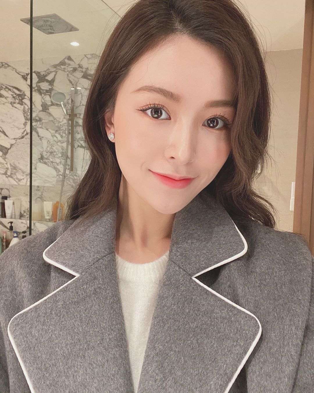 金像獎史上最辣！女星「真空戰袍」直逼全裸　一路開衩到底！