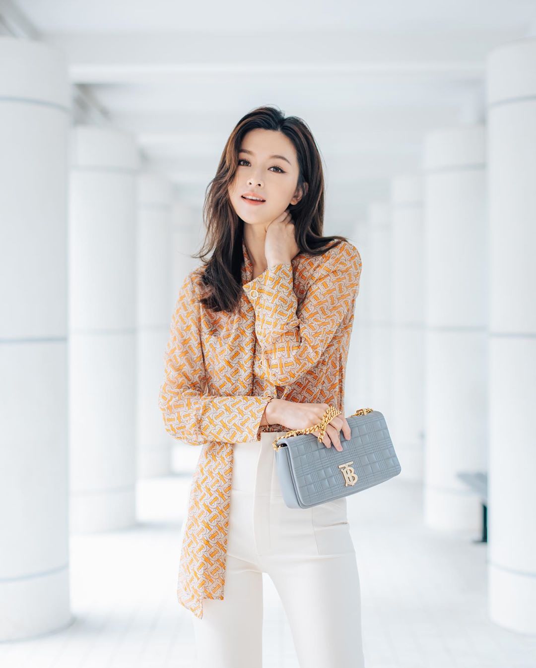 金像獎史上最辣！女星「真空戰袍」直逼全裸　一路開衩到底！