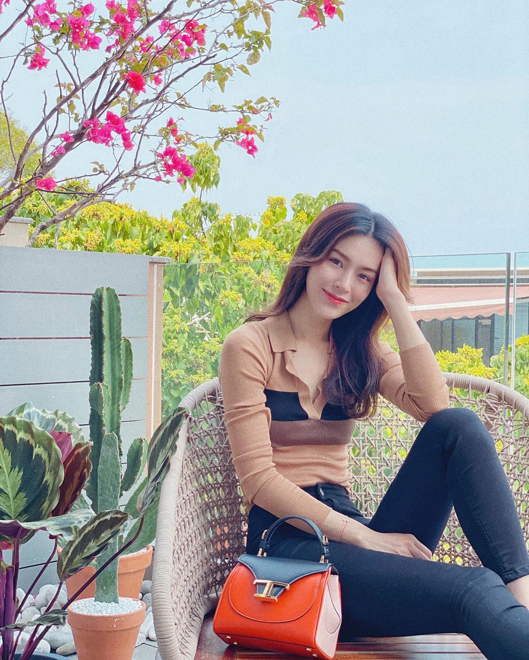 金像獎史上最辣！女星「真空戰袍」直逼全裸　一路開衩到底！