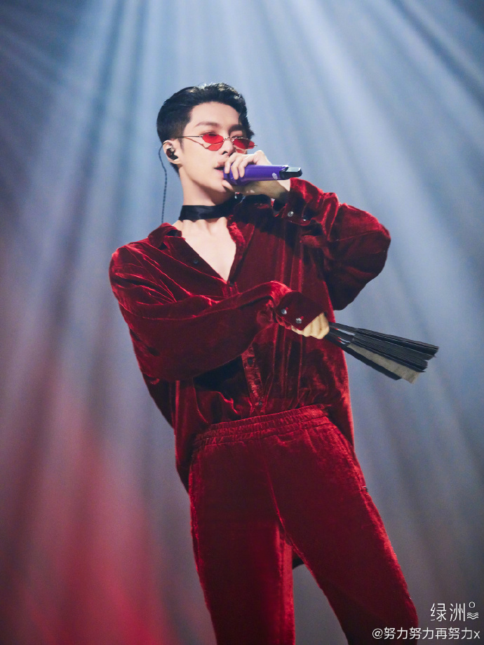 弱者成群結隊？張藝興「歌詞疑暗酸」　網：打起來打起來！