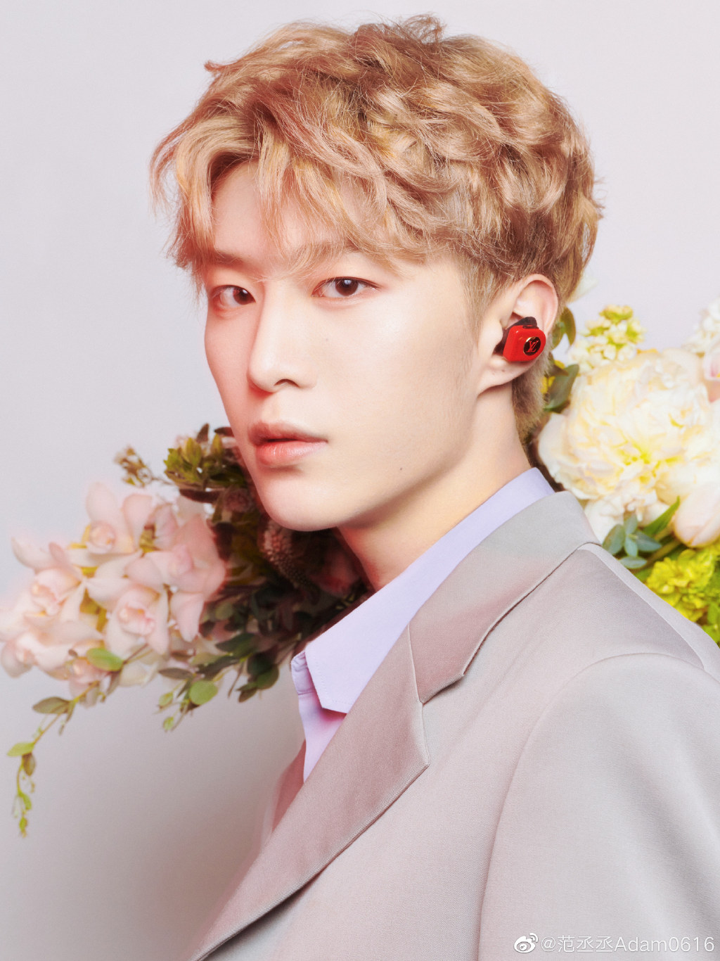 范冰冰媽「年輕照曝光」！「大眼挺鼻」五官神複製　網驚：真的好像