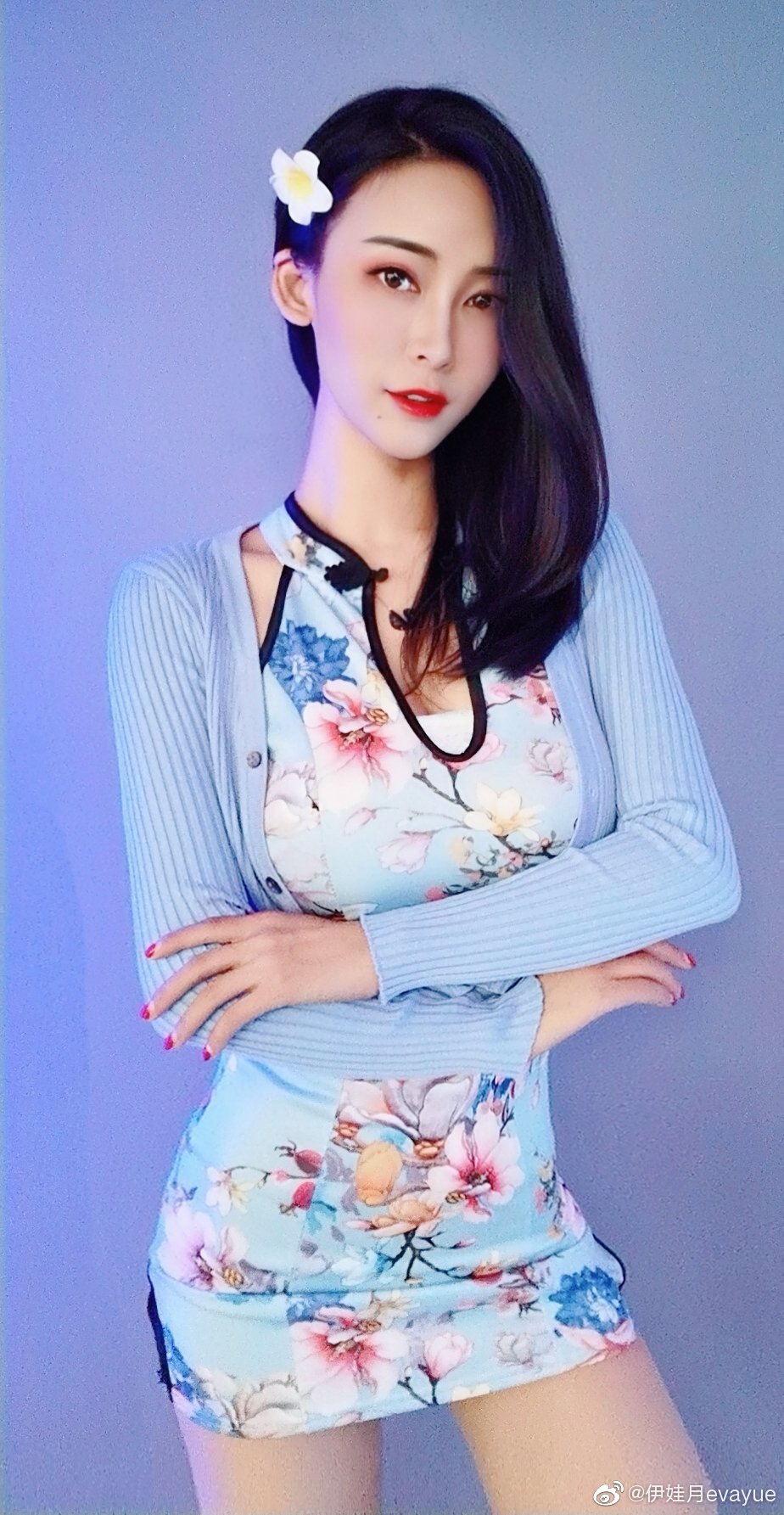 又爆放送事故!超兇妹「忘關鏡頭換衣服」 下一秒慘被BAN!