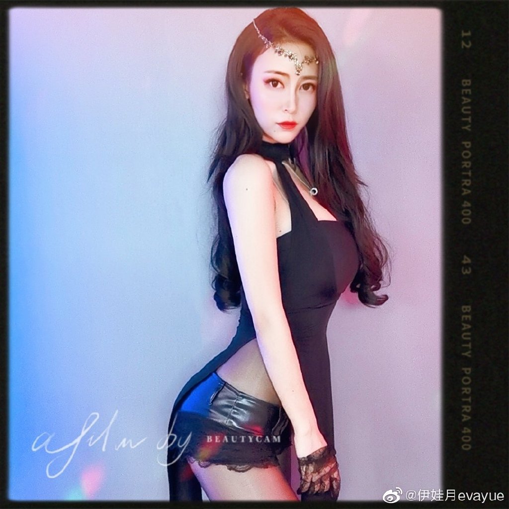 又爆放送事故!超兇妹「忘關鏡頭換衣服」 下一秒慘被BAN!