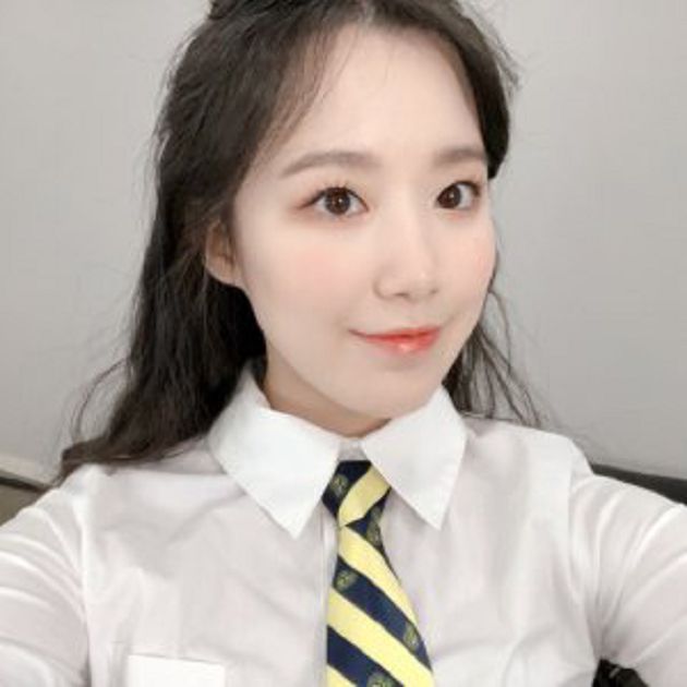 舒華直播槓酸民!「看惡評反應」登韓國熱搜:學生時期再被翻出