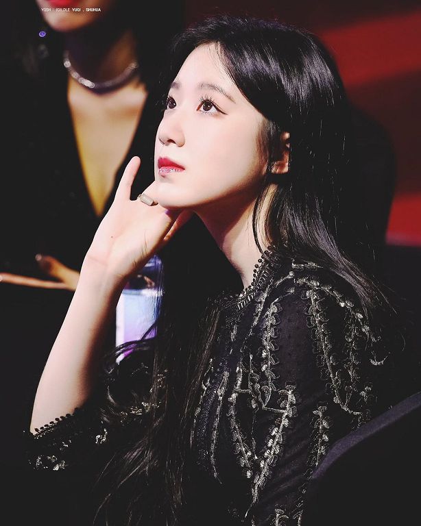 舒華直播槓酸民!「看惡評反應」登韓國熱搜:學生時期再被翻出