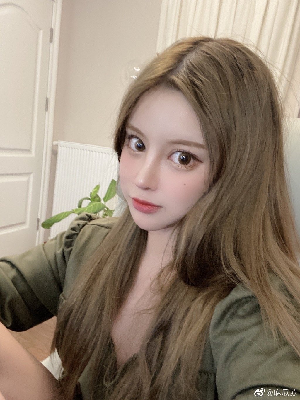 深夜開台挨揍!實況兇妹痛哭「他拿扳手打我」:不只一次