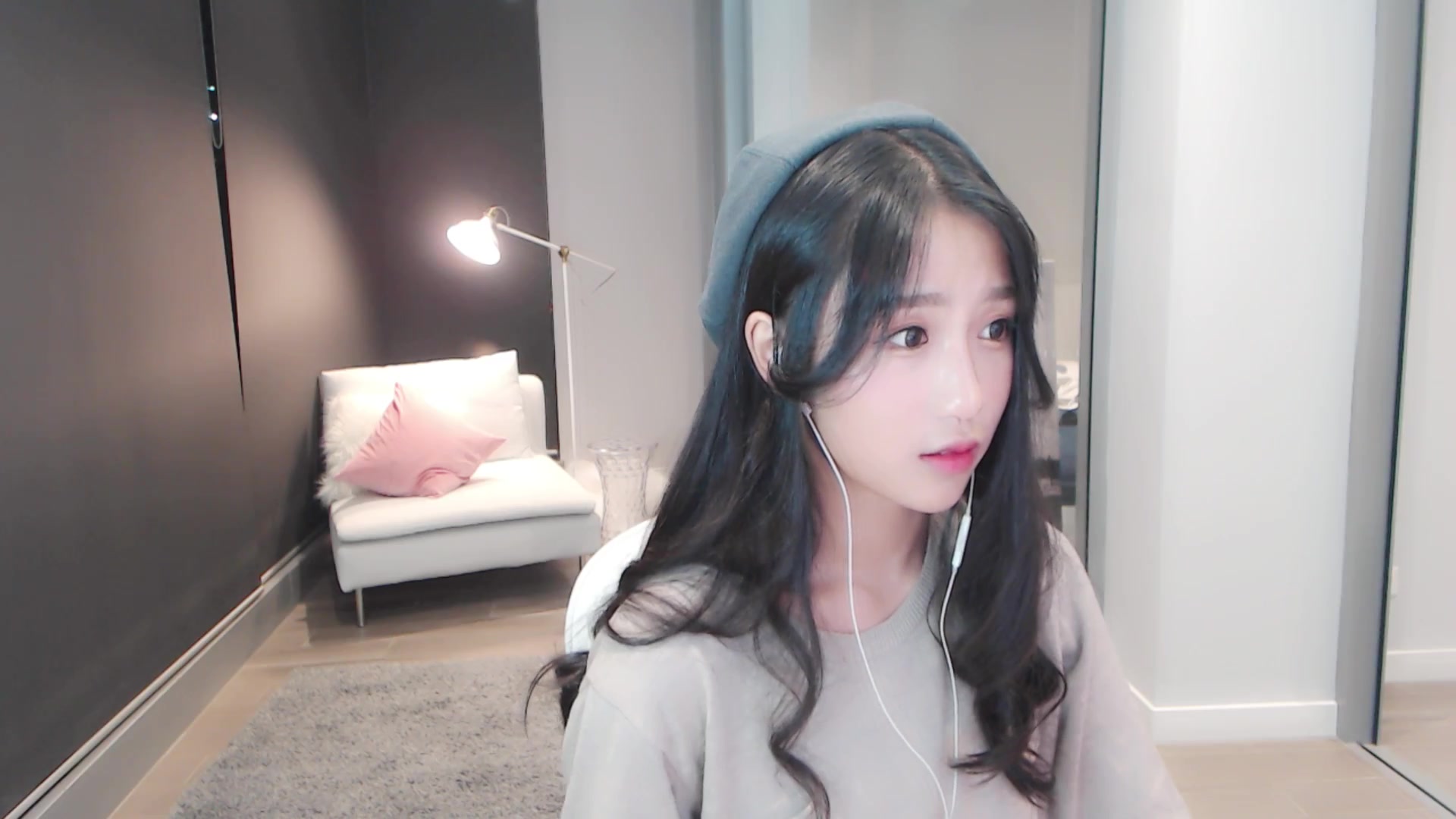 互搶金主撕破臉!超兇妹「直播嗆聲」:四十萬還欲求不滿!