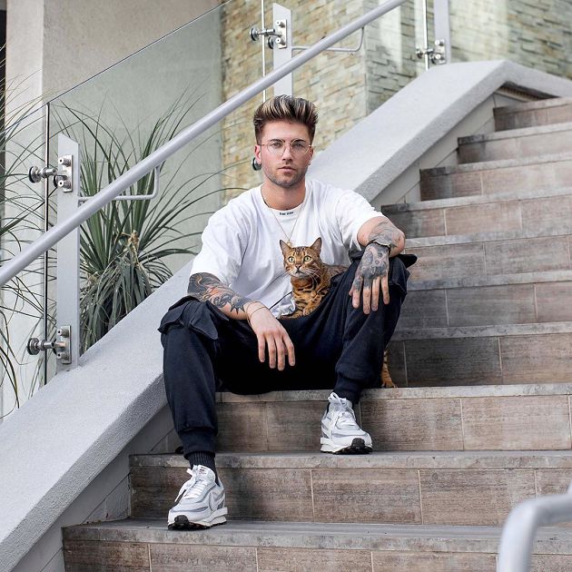 生日變忌日！YouTuber「超跑失速撞樹」　狂歡貼文曝遺言：今天會喝酒