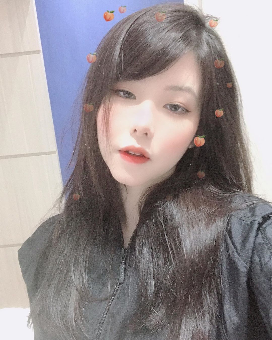 中洞大開！LOL超正女輔助「巨球佔領視線」　網：是真的大！