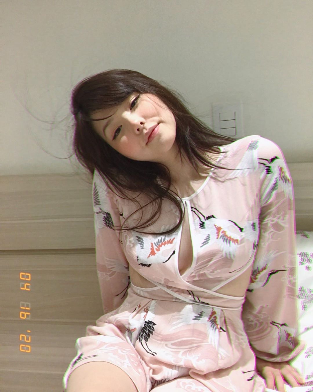 中洞大開！LOL超正女輔助「巨球佔領視線」　網：是真的大！