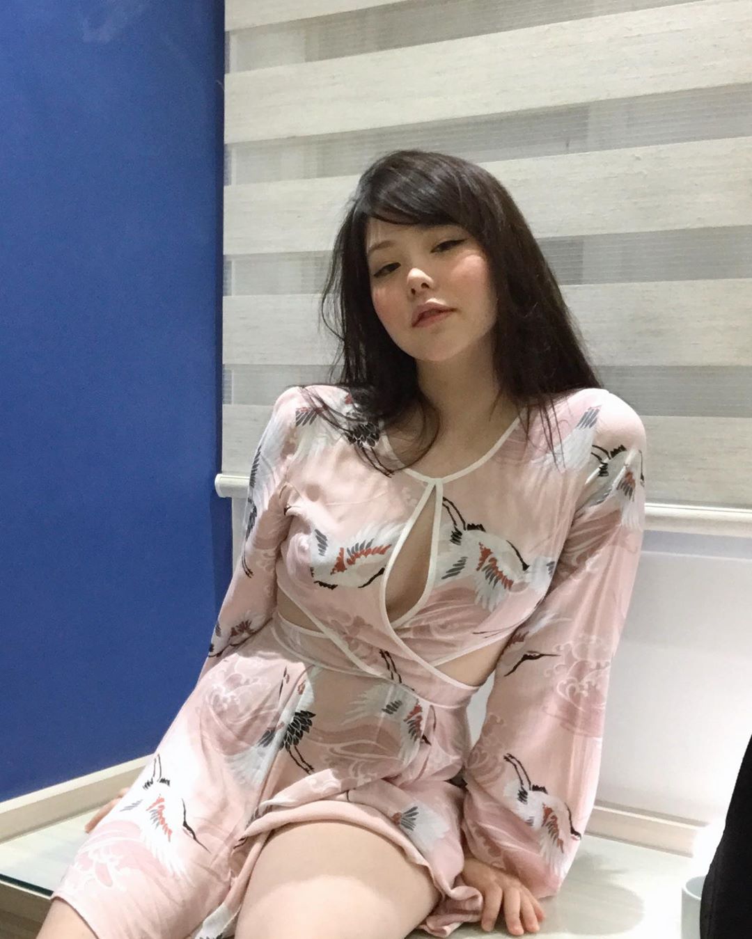 中洞大開！LOL超正女輔助「巨球佔領視線」　網：是真的大！