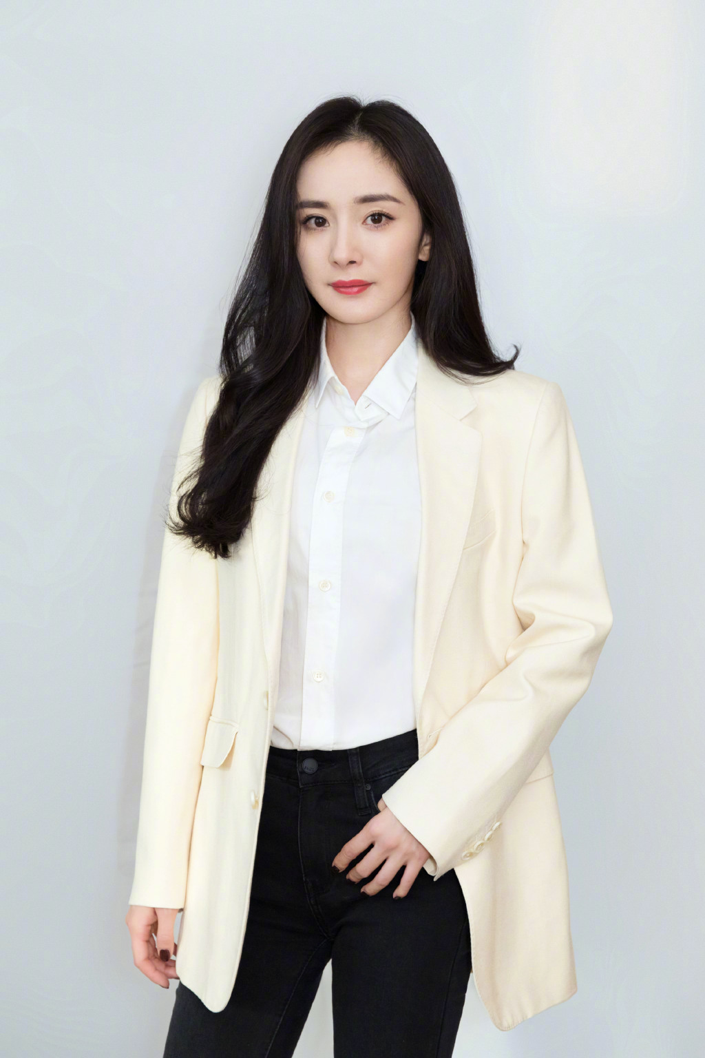 褲底風光全被攝!楊冪「遇變態狂拍」過程全都錄 網氣炸:有病吧!