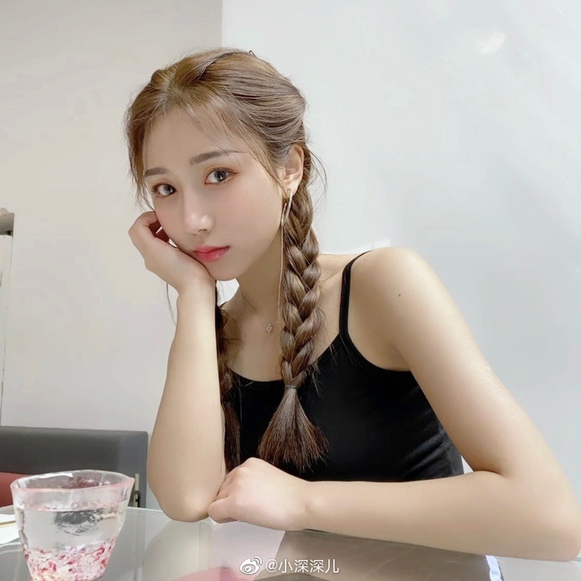 互搶金主撕破臉!超兇妹「直播嗆聲」:四十萬還欲求不滿!