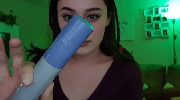 觀眾暴動!實況正妹開箱「震動棒狀物品」現場試用:這我爸送的