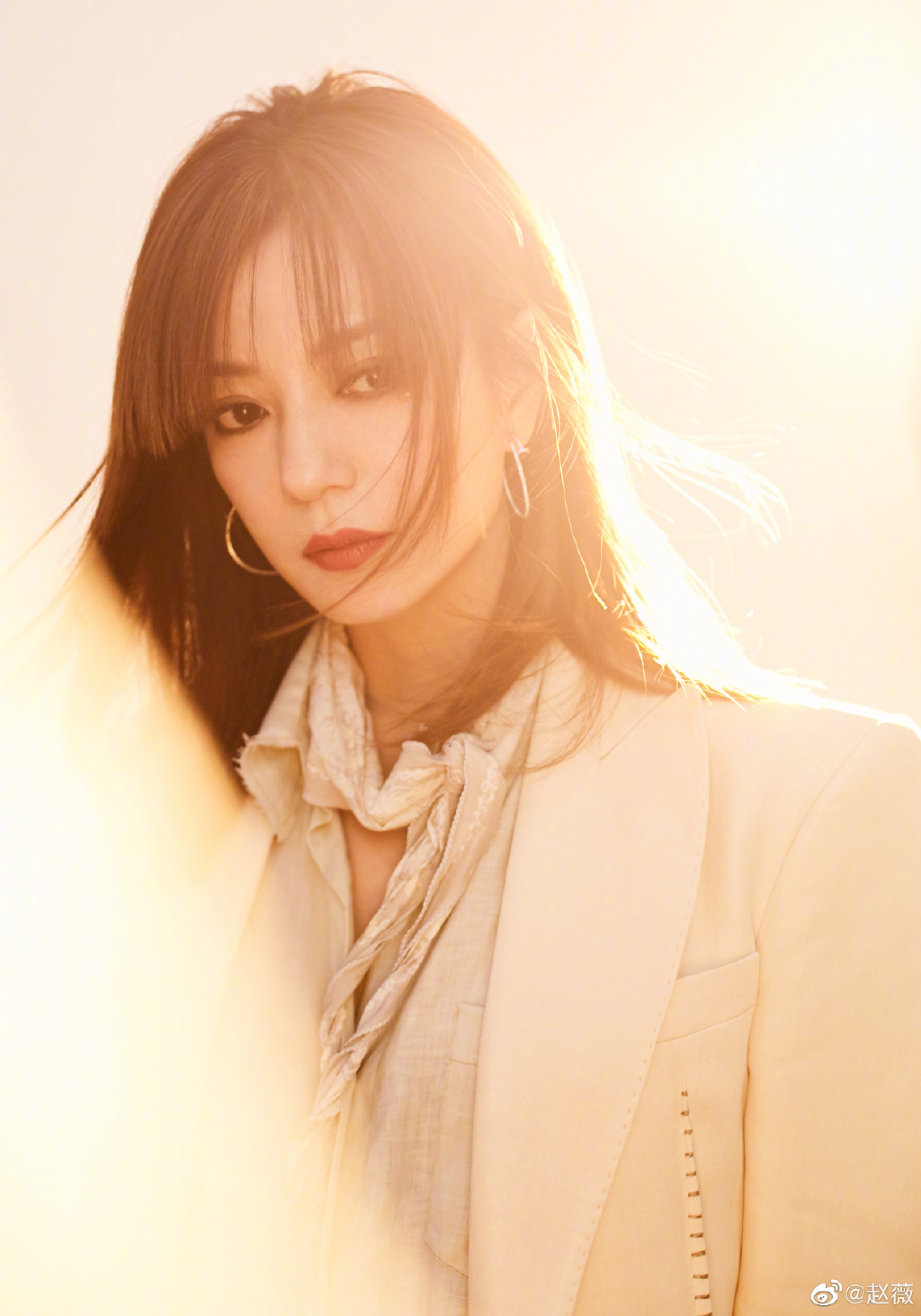 豪門婚破裂？趙薇「百億老公」爆欠8億元失蹤：一直找不到人！