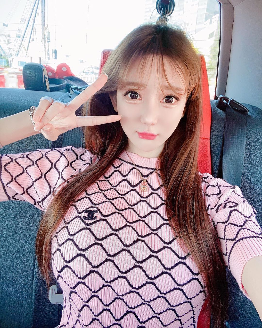 曾和陳冠希喇舌爆紅！嫩模「不科學巨球」嚇壞全網：比臉還大！