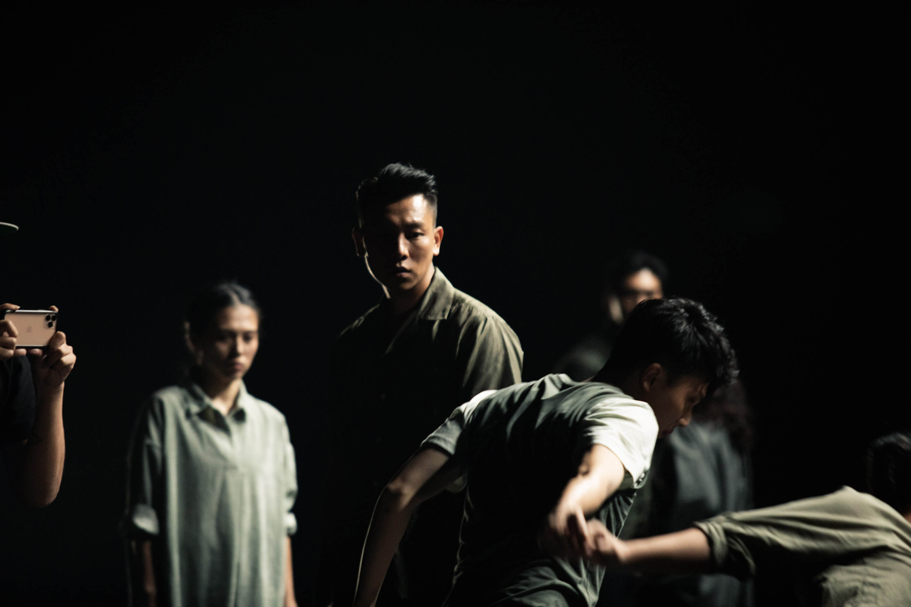 頑童瘦子「重拾舞技」！化身B-boy大濕身　單手空翻笑喊：扭到腰