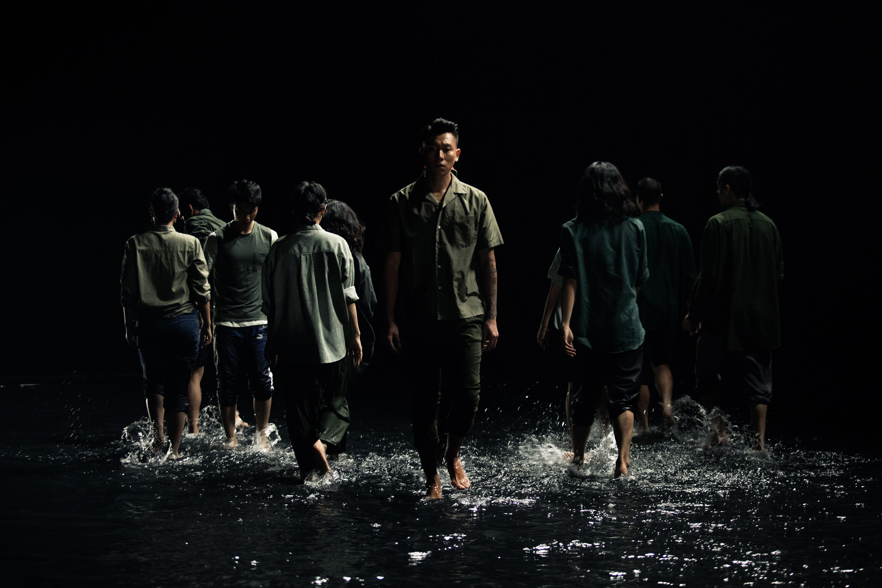 頑童瘦子「重拾舞技」！化身B-boy大濕身　單手空翻笑喊：扭到腰