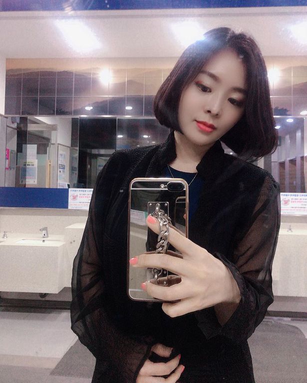 韓國「正妹老師」送福利!「紅毯走光」黑歷史再被翻:男演員直盯