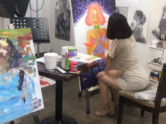 韓國「正妹老師」送福利!「紅毯走光」黑歷史再被翻:男演員直盯