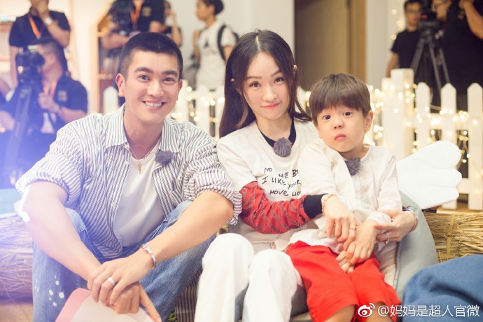 《爸爸》嗯哼暴風抽高!霍思燕「當眾狂抽菸」 二胎疑曝光!