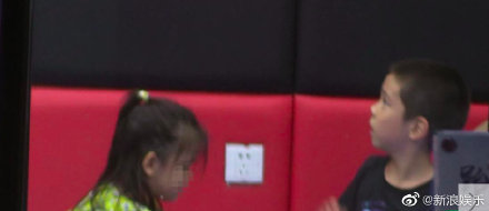 《爸爸》嗯哼暴風抽高!霍思燕「當眾狂抽菸」 二胎疑曝光!