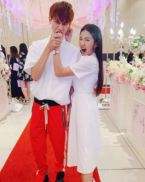 抬高後狂晃!女友醉到失控遭「床上運動」伺候 網:太Over