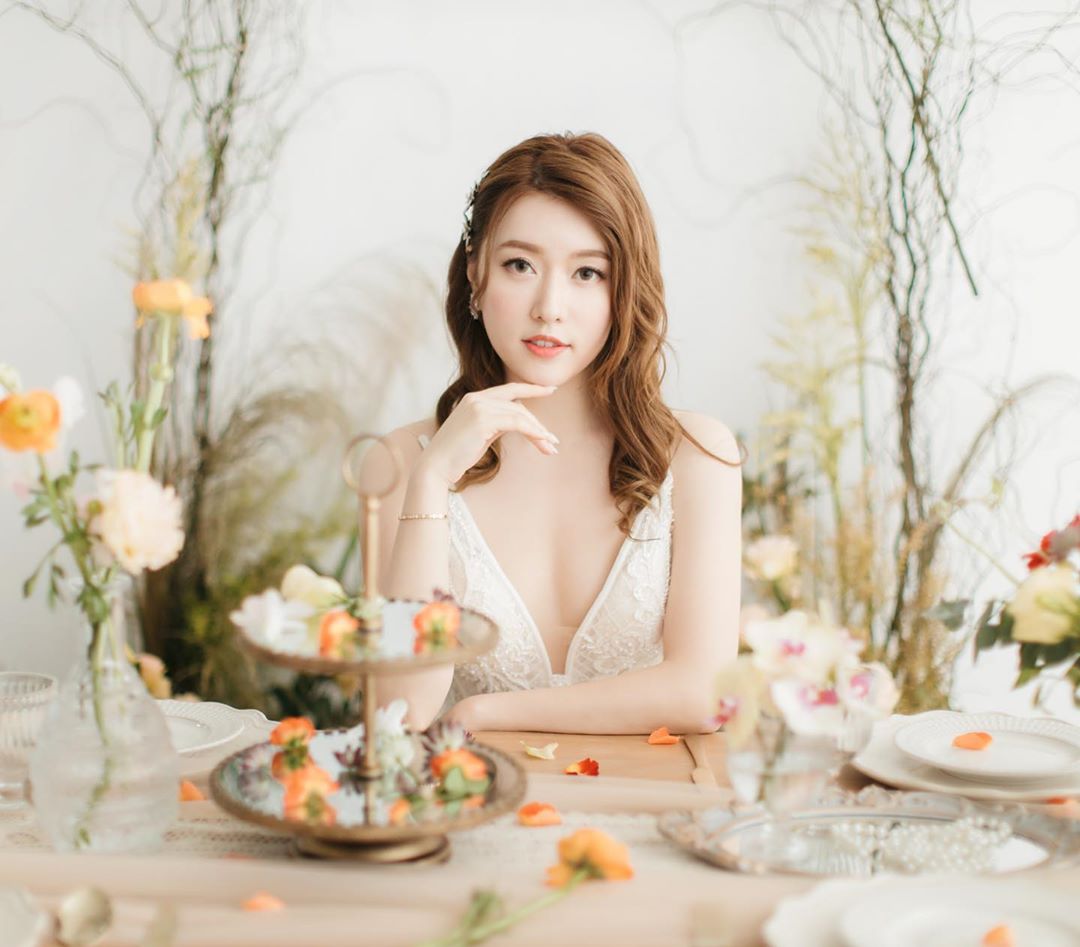 疫情期間留武漢不走！正妹「濕身辣曬比基尼」　四個月近況曝光！