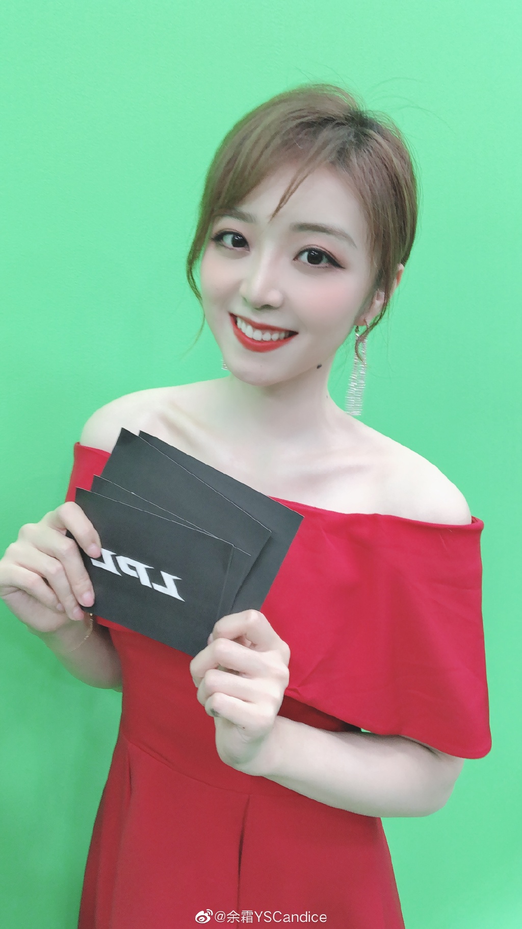 親密照全外流!LPL超正女主播「曾遭爆無縫接軌」 網氣炸:綠茶!