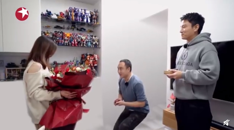 忘不掉戴綠帽？賈乃亮「見證求婚」情緒失控　李小璐直播被罵哭