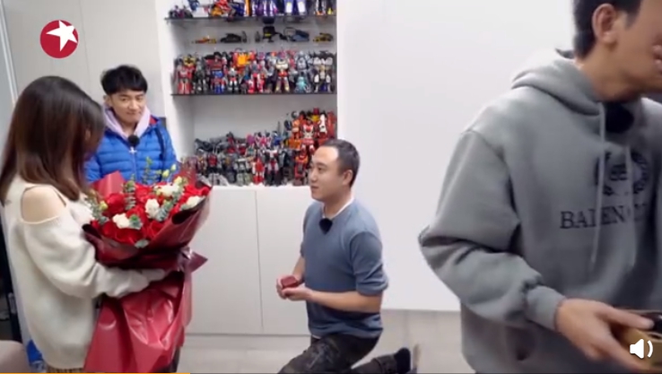 忘不掉戴綠帽？賈乃亮「見證求婚」情緒失控　李小璐直播被罵哭