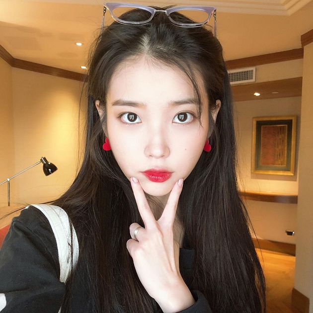 自拍永遠超高畫質?IU「一舉動」再登熱搜 網:夠正才能這樣