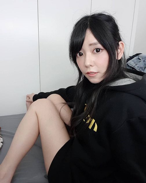 形象崩壞！甜美實況主「酒店黑歷史」流出嚇壞網：是同個人？