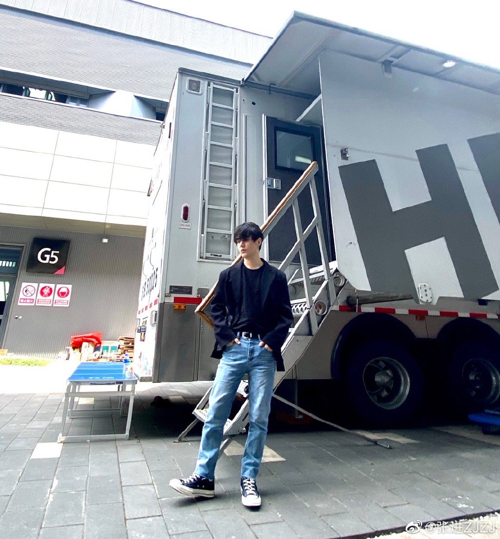 迪麗熱巴「親密撩髮照」流出!男方身分大起底 網驚:好看的都跟好看的在一起!