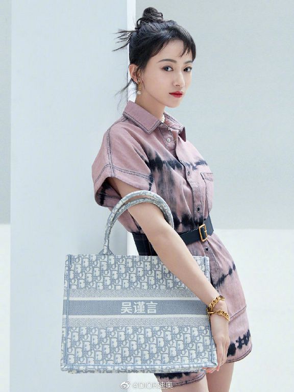 在包包刺上中文名！Angelababy「代言照曝光」 網：Dior宣告不治