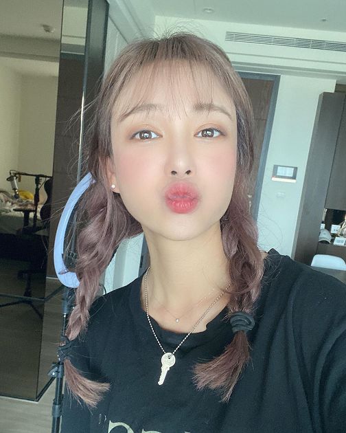 乾爹大手筆！天菜小姐喊窮「秒收破萬斗內金」：知道你們疼我