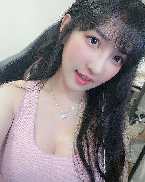 溝有誠意!實況兇妹「破洞衣」炸出長輩 網「暴走留言」慘被BAN