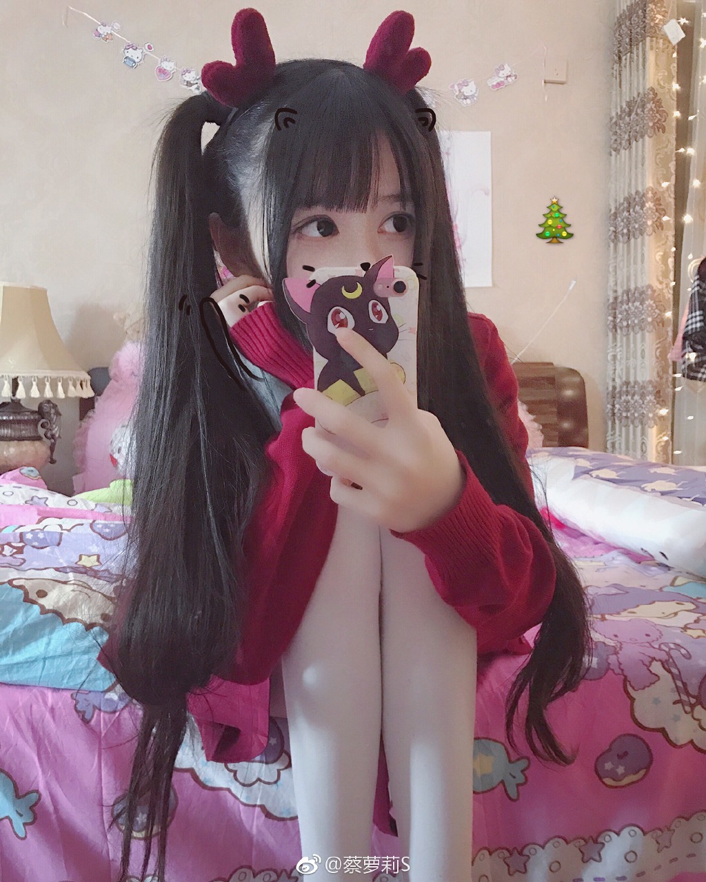 曾爆不雅黑歷史!蘿莉網紅「挑戰3cm旗袍」 短到快包不住蜜桃!