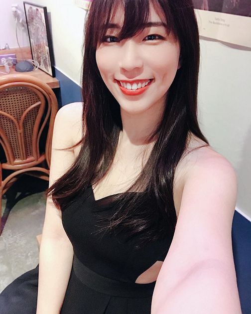 爽收斗內!實況主曝親暱照「手探入衣領」 網暴動:羨慕死