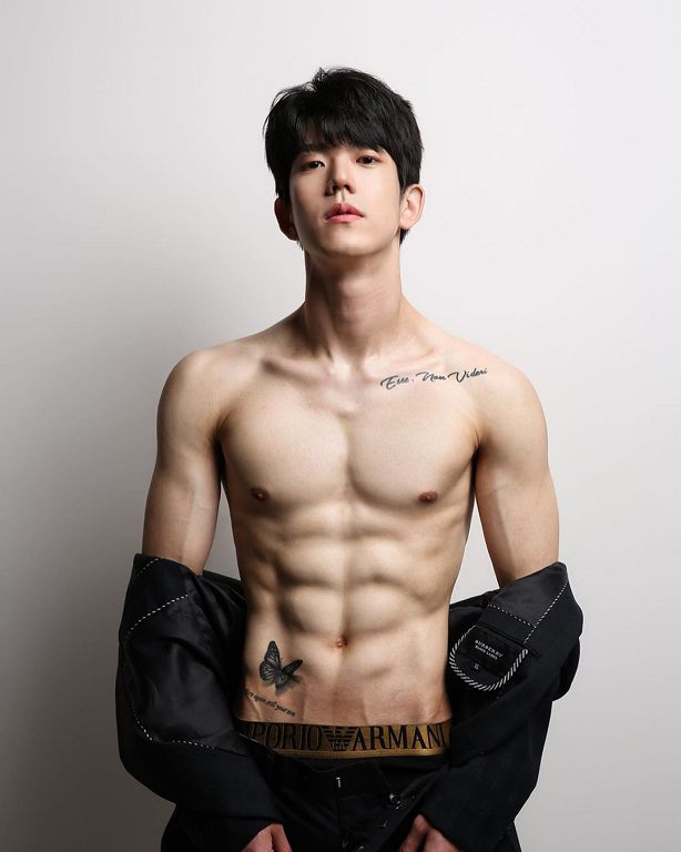 狠甩40公斤！肥宅普男變花美肌肉男：是知名樂隊鼓手～\