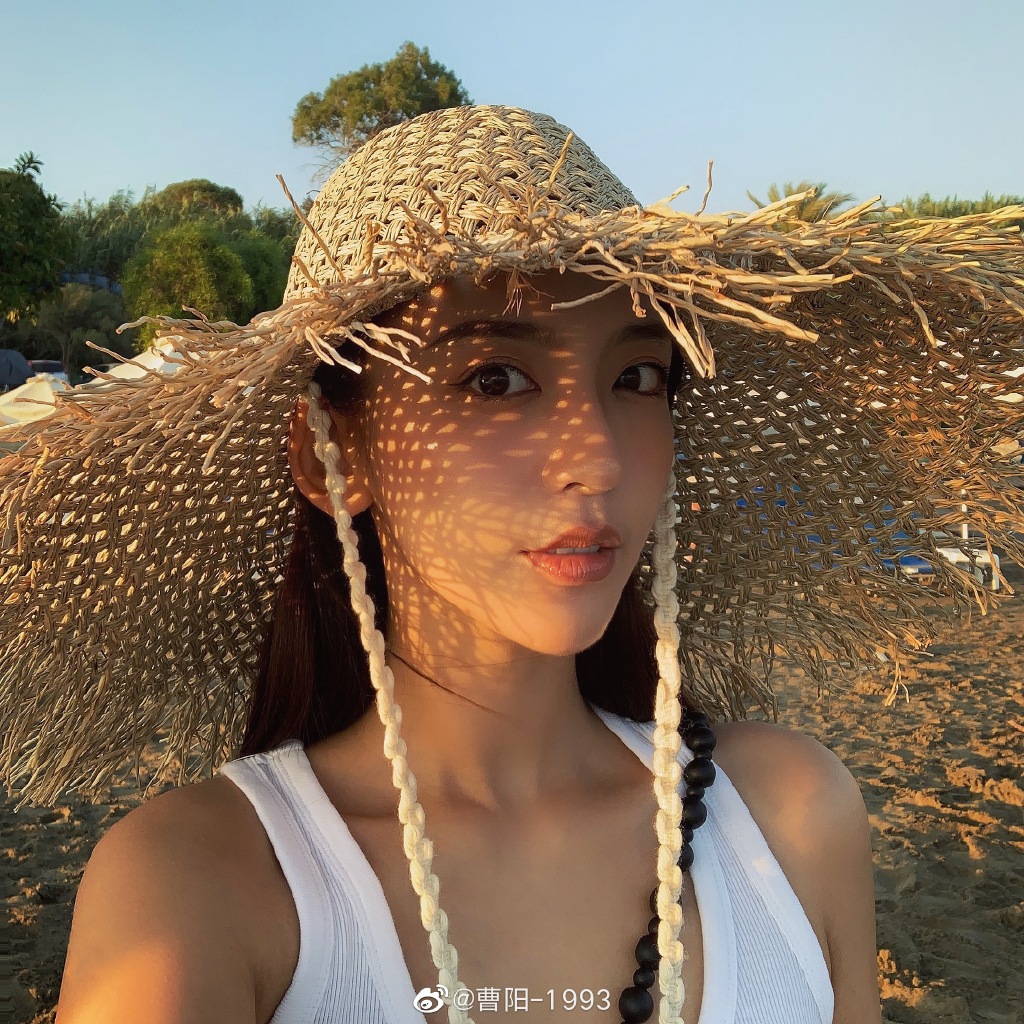 太兇被封神！女星「透視裝包不住」噴出暈暈　網全暴動！