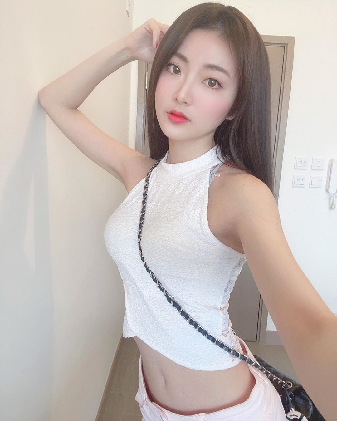 真理褲藏小心機!超兇女星辣曬「S曲線緊身衣」 網嗨:腿太美~