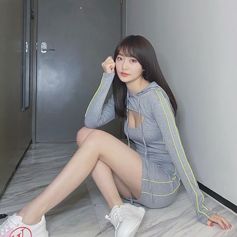 真理褲藏小心機!超兇女星辣曬「S曲線緊身衣」 網嗨:腿太美~