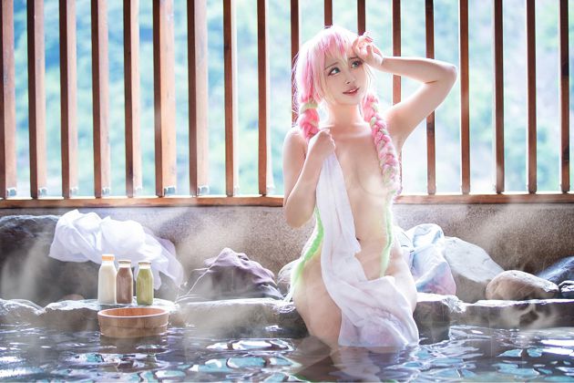 太兇!真人《鬼滅之刃》全空泡澡曝「飽滿線條」 網:算Cos?