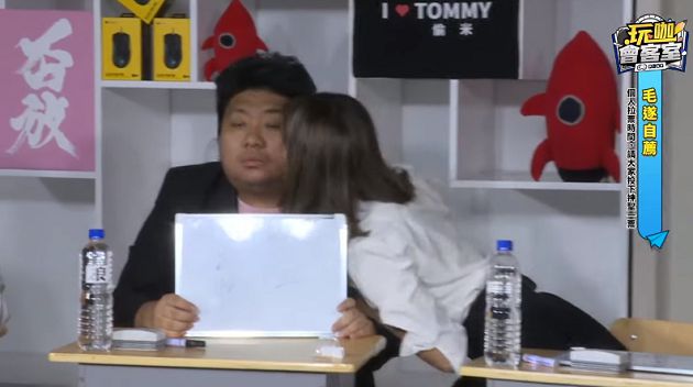 又親又撞!張家兄弟、蕾菈「肢體互動」太失控 網抓:褲子鼓鼓的