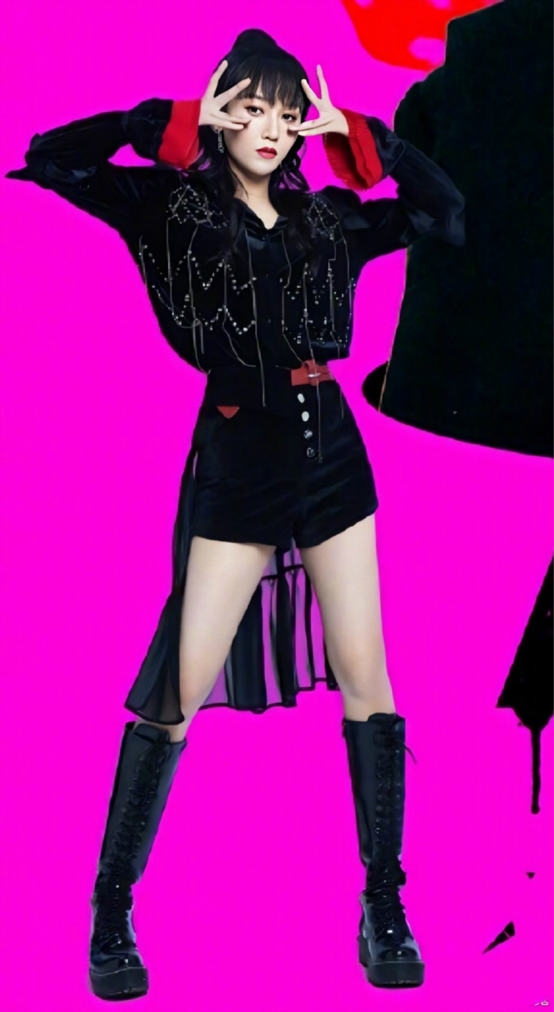 <<青你2>>劉雨昕長髮登場 大秀辣腿秒上熱搜