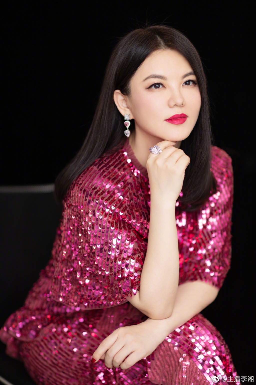 大陸直播太好賺？美女主播爽曬「千萬勞斯萊斯」被罵爆：炫富！