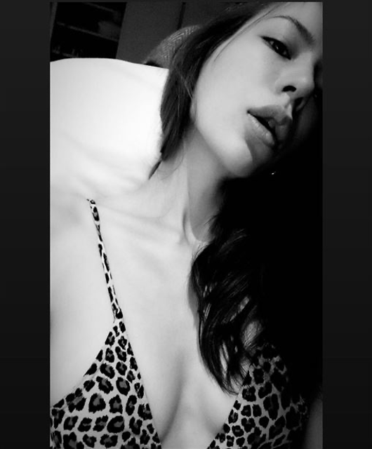 Keanna曬翹臀自曝『天生就瘦』 引來胡睿兒現身IG告白