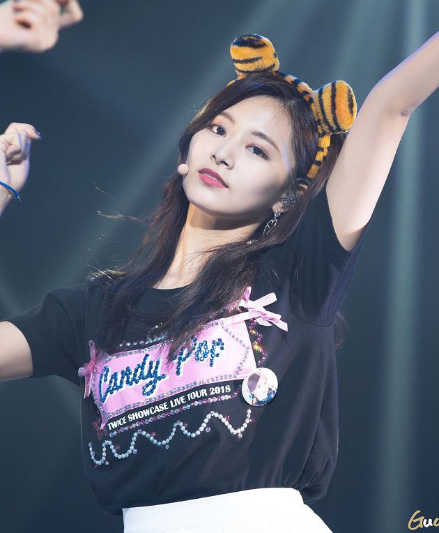 特寫鏡頭笑得很尷尬？子瑜「笑容成Dcard熱搜」 網：黃安事件影響